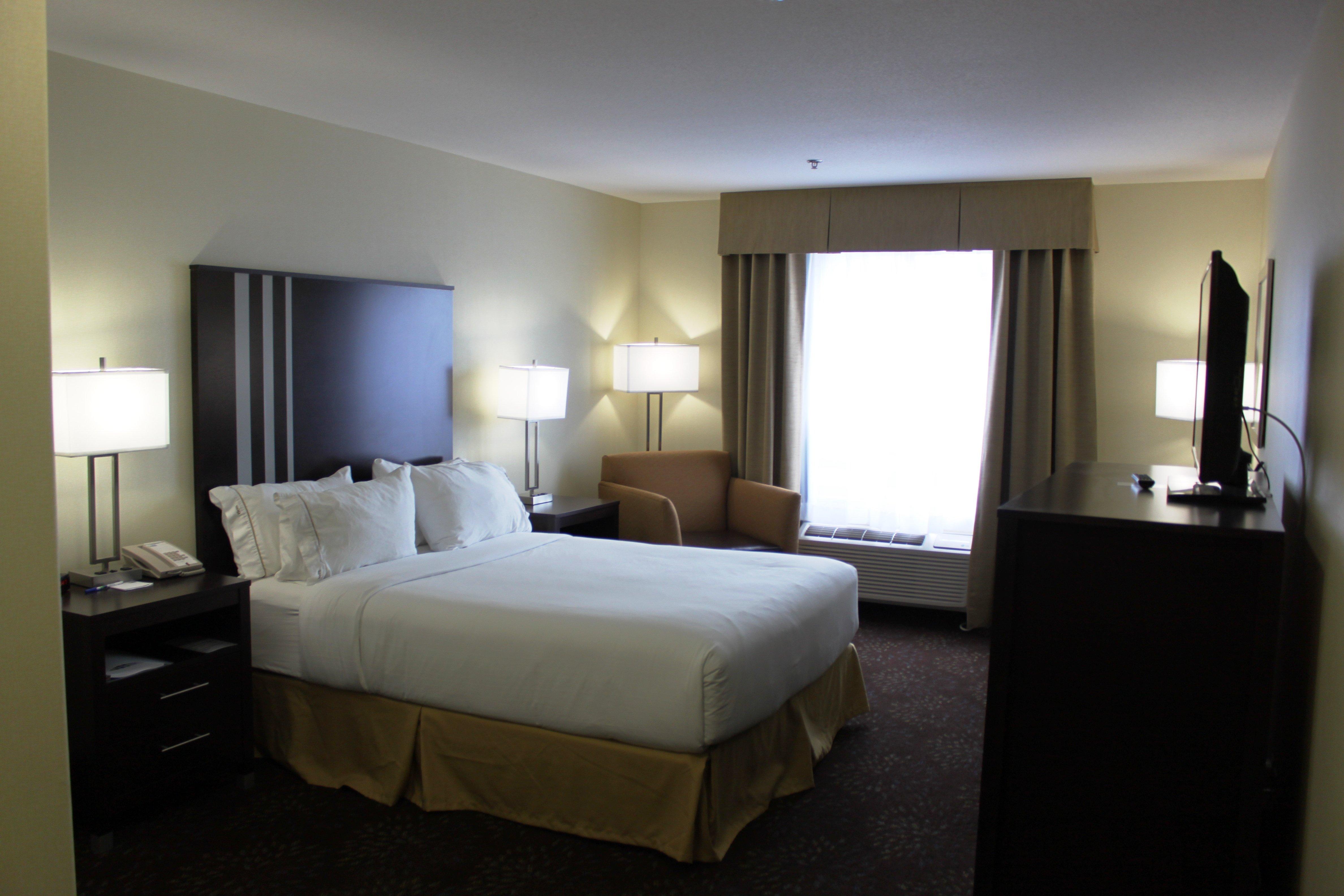 Express East By Ihg Hotel