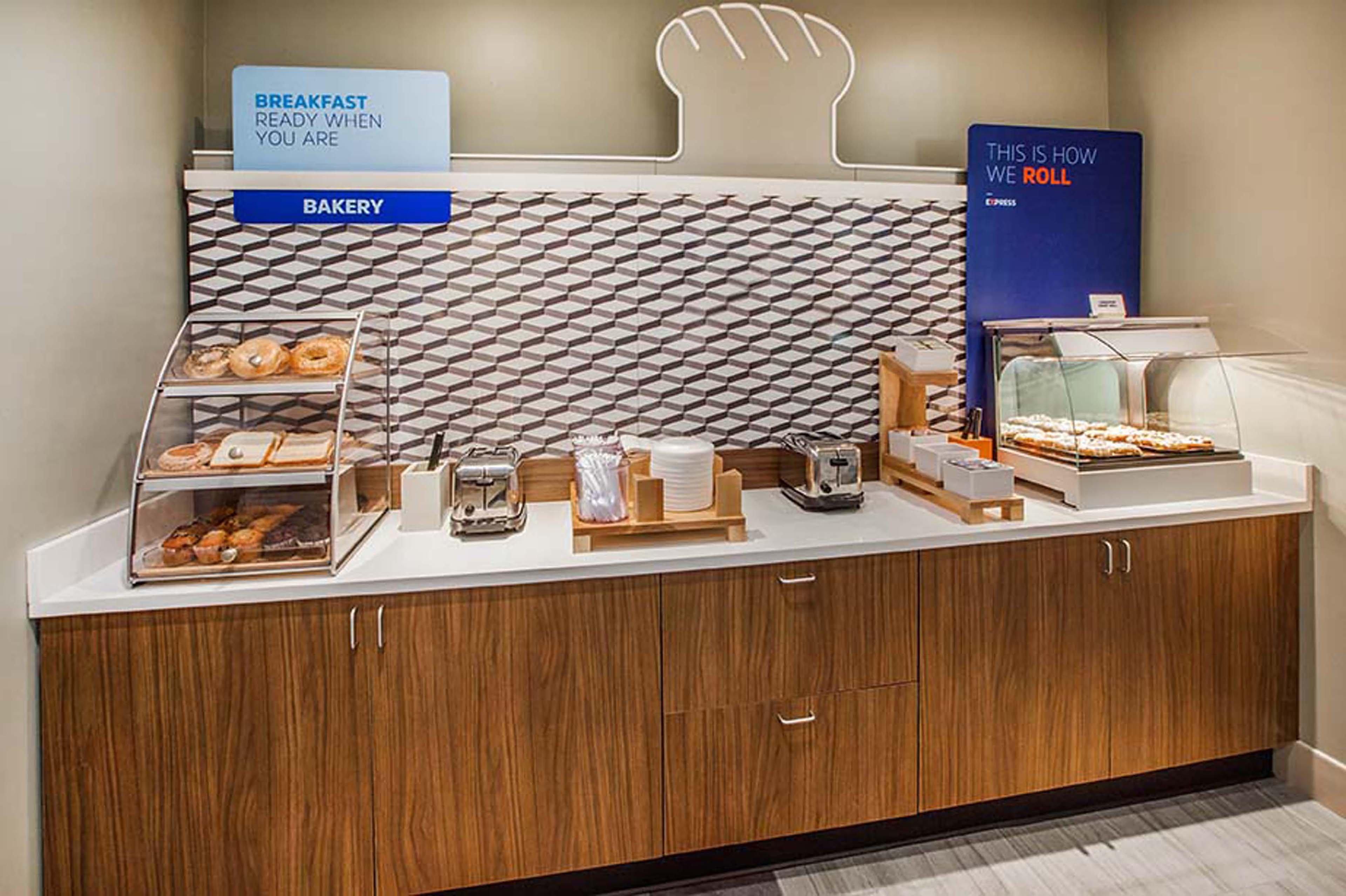 Express East By Ihg 2*