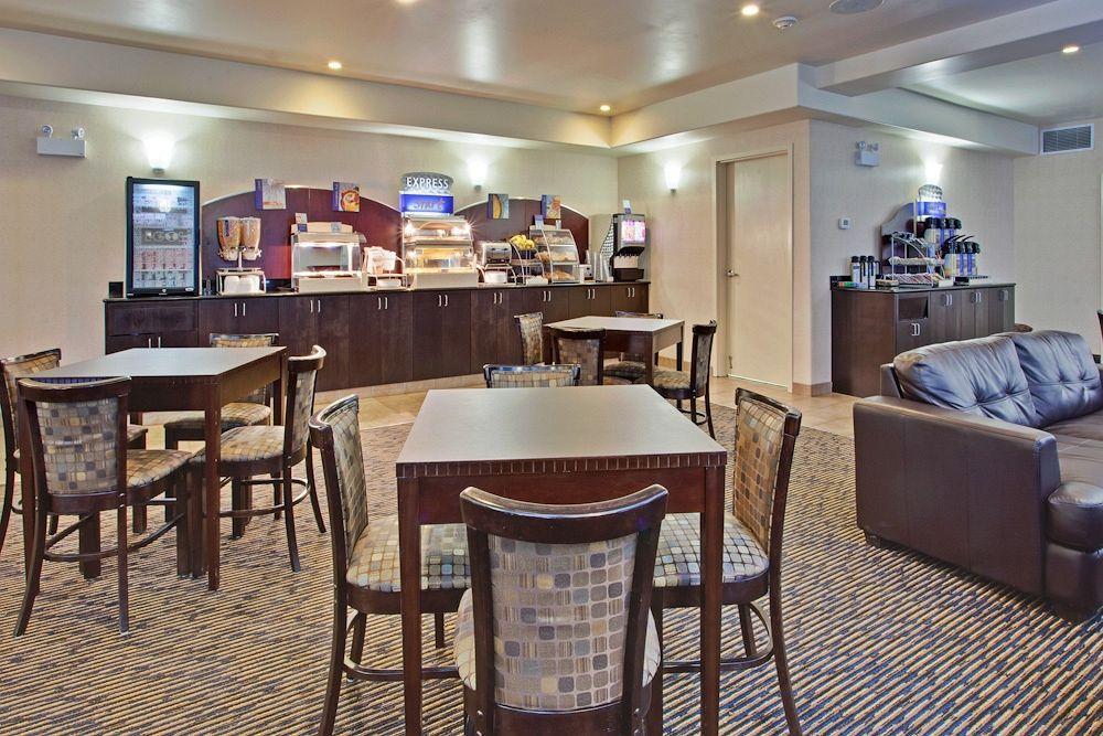 Express East By Ihg Hotel